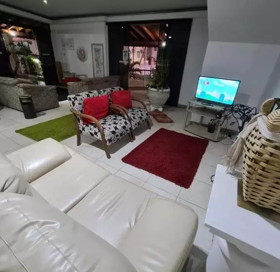 Hotelli Vitoria Garden