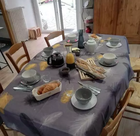 Aamiaismajoitus (B&B) Chambres D Hôtes Le Verrie Cosy