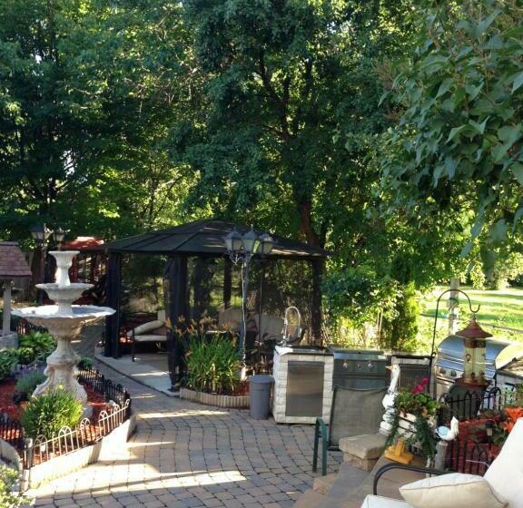 تختخواب و صبحانه Chez Danny