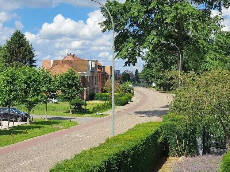 Hotelli Guesthouse Deladix