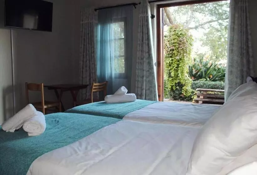 هتل Wildnut Lodge And Game Farm