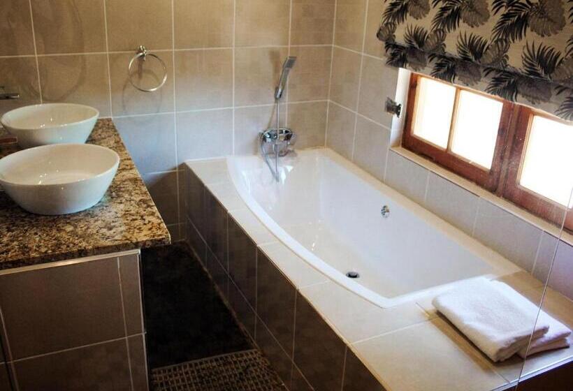 Hotel Wildnut Lodge And Game Farm