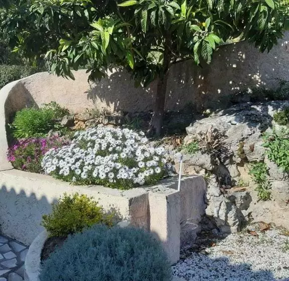ペンション Ailleurs Land   Provence