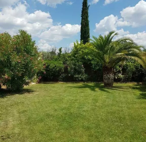 Aamiaismajoitus (B&B) Chambre D Hotes à 4 Kms D Uzes  Chez Nadou