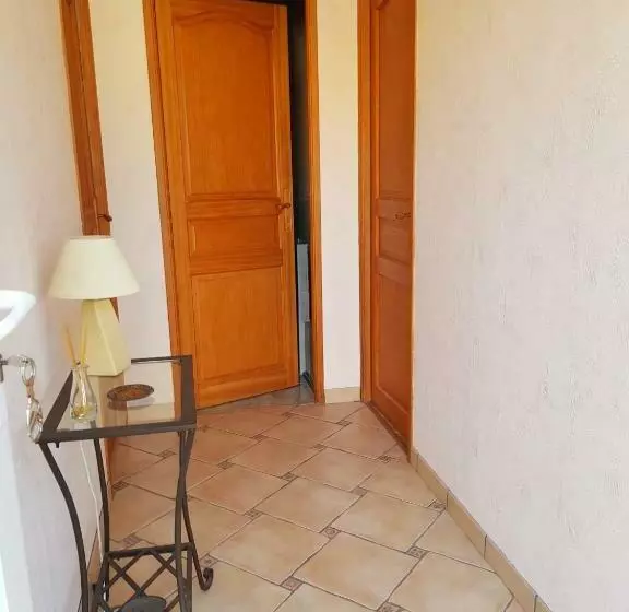 Aamiaismajoitus (B&B) Chambre D Hotes à 4 Kms D Uzes  Chez Nadou