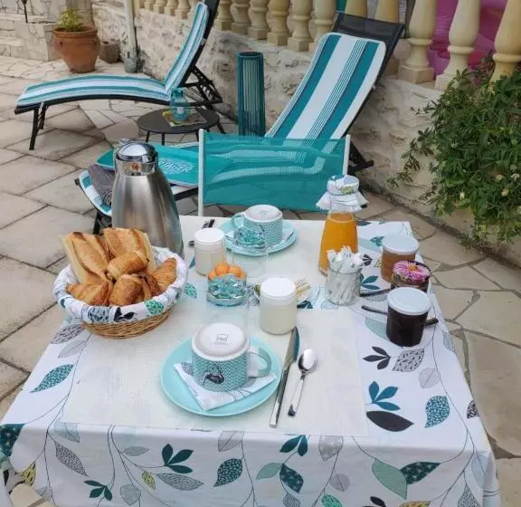 Aamiaismajoitus (B&B) Chambre D Hotes à 4 Kms D Uzes  Chez Nadou