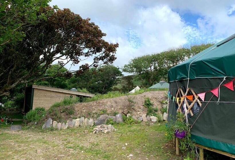 Granville House Apartments & Glamping Site