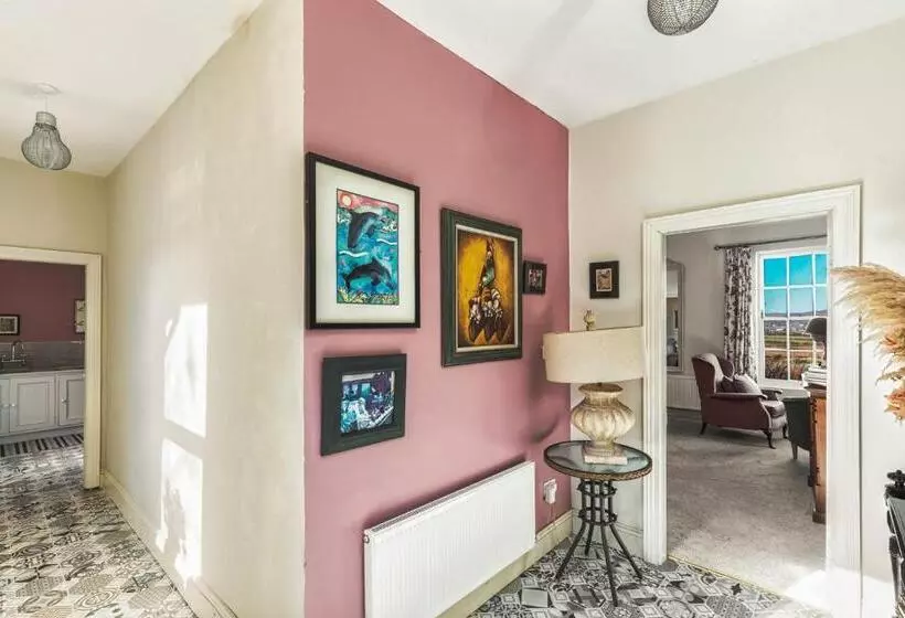 Granville House Apartments & Glamping Site