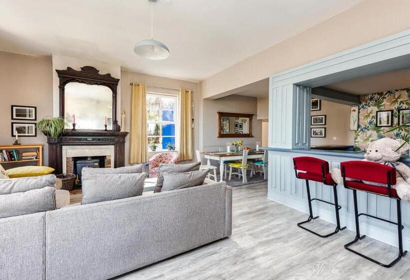 Granville House Apartments & Glamping Site