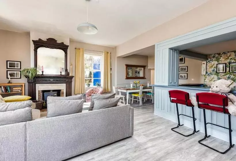 Granville House Apartments & Glamping Site