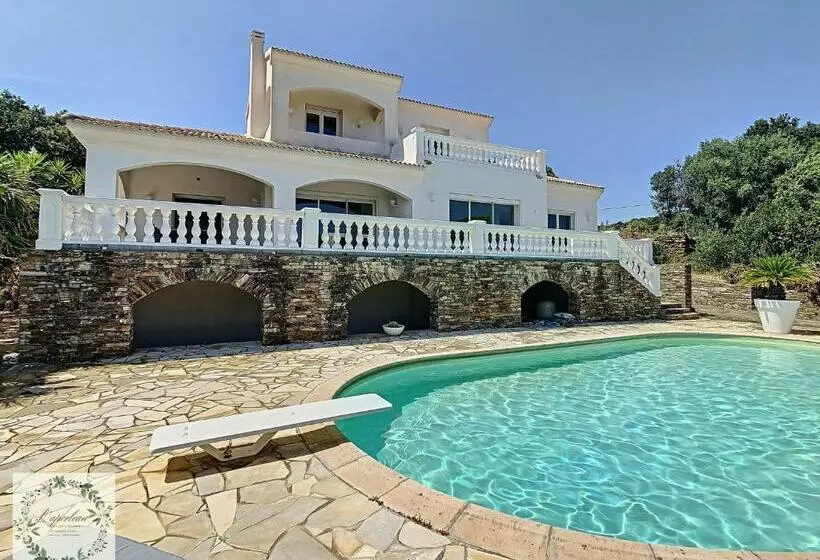 ホテル Seaview Villa Marlau