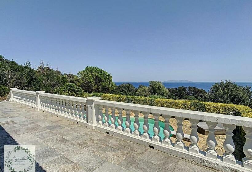 فندق Seaview Villa Marlau