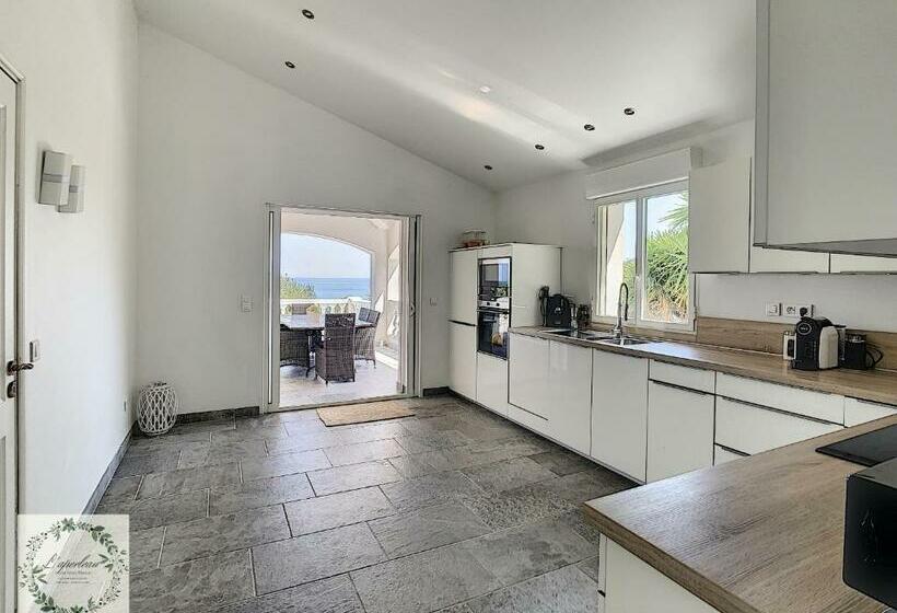 فندق Seaview Villa Marlau