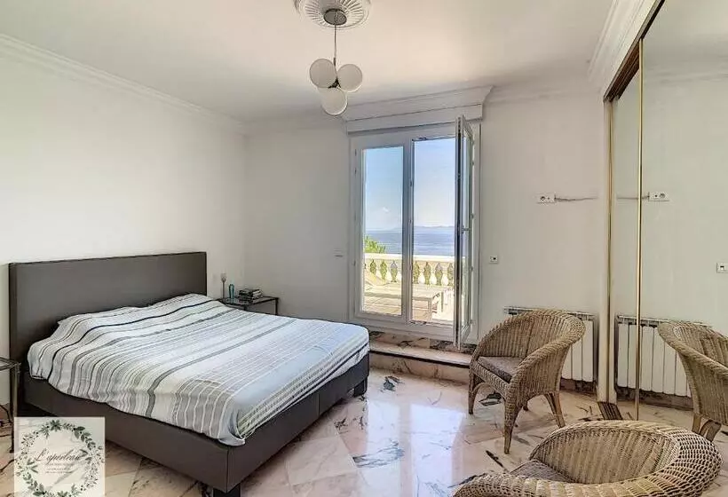 ホテル Seaview Villa Marlau