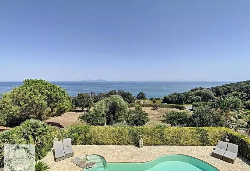 ホテル Seaview Villa Marlau