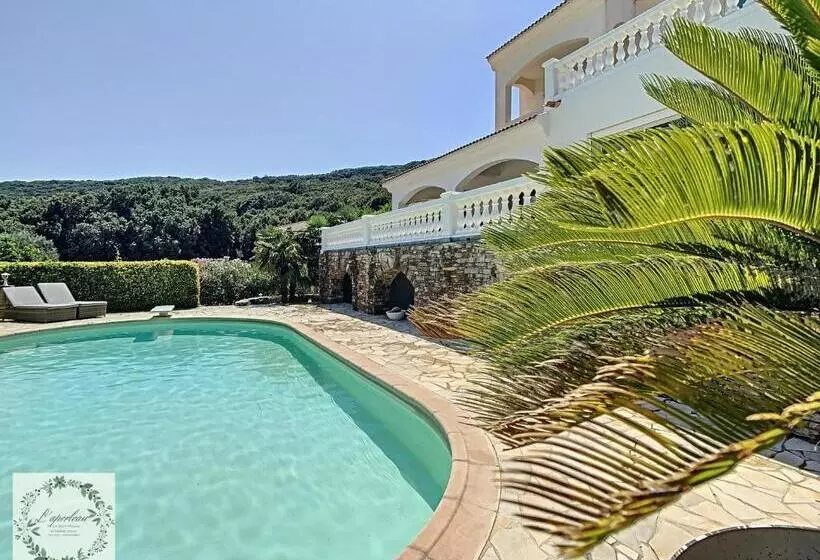 ホテル Seaview Villa Marlau