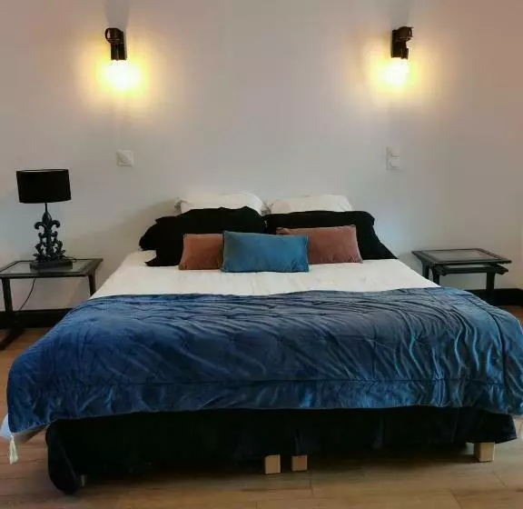 تختخواب و صبحانه La Tour Notre Dame