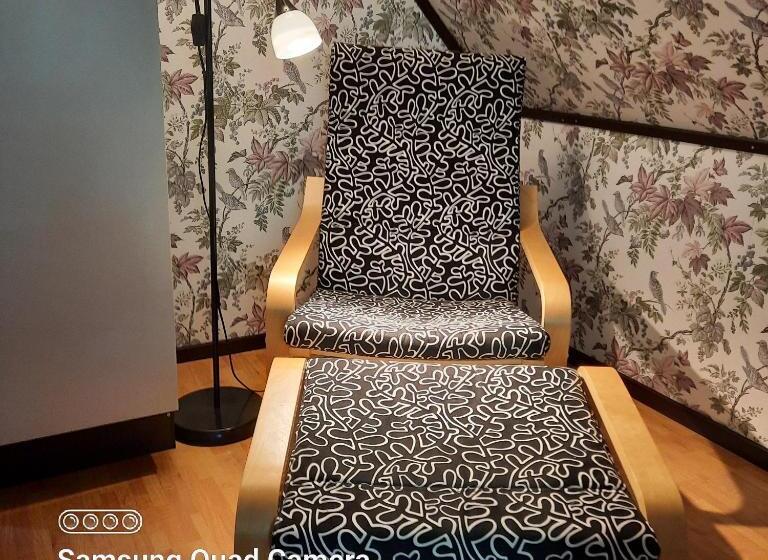 Naturnära Enkel Rum B&b I Uppsala Ramstalund