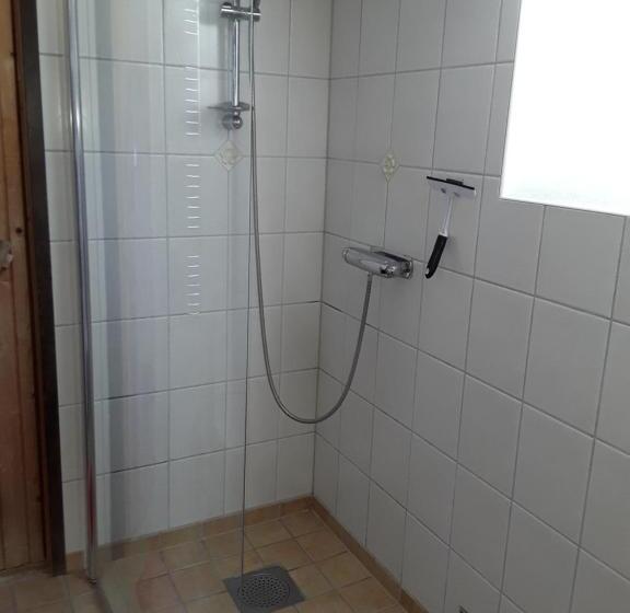 Naturnära Enkel Rum B&b I Uppsala Ramstalund