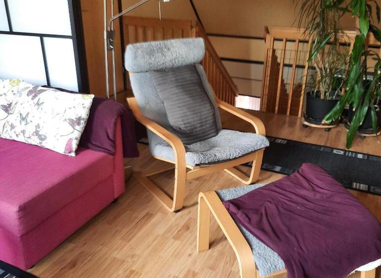 Naturnära Enkel Rum B&b I Uppsala Ramstalund