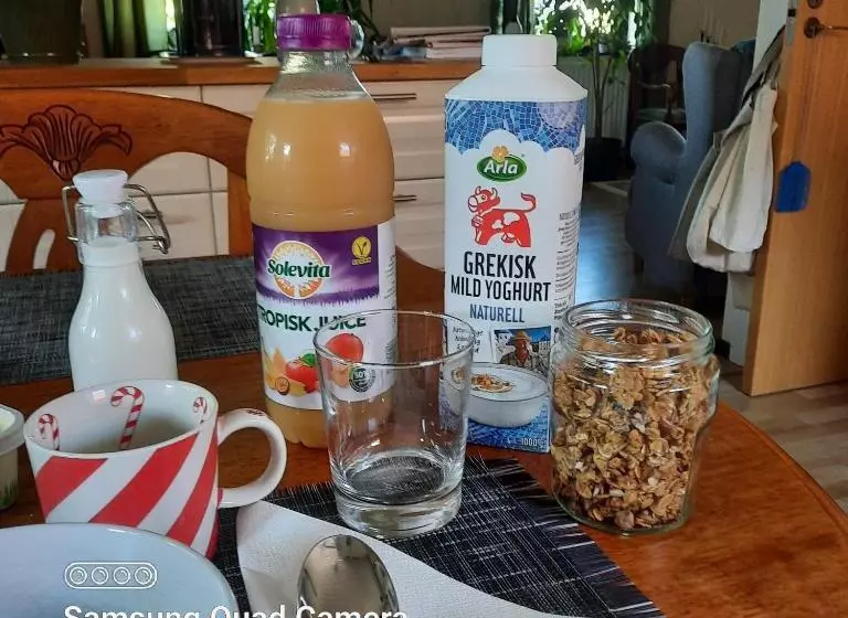 Naturnära Enkel Rum B&b I Uppsala Ramstalund