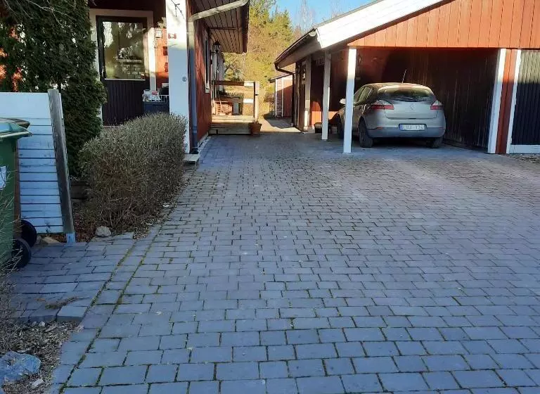 Naturnära Enkel Rum B&b I Uppsala Ramstalund