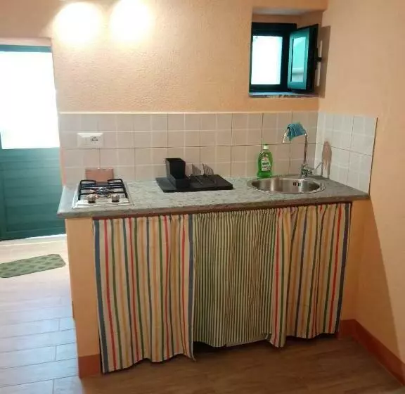 Majatalo Casa Lory Montevitozzo Frazione Sorano Camera Con Bagno Privato, Cucina E Salotto
