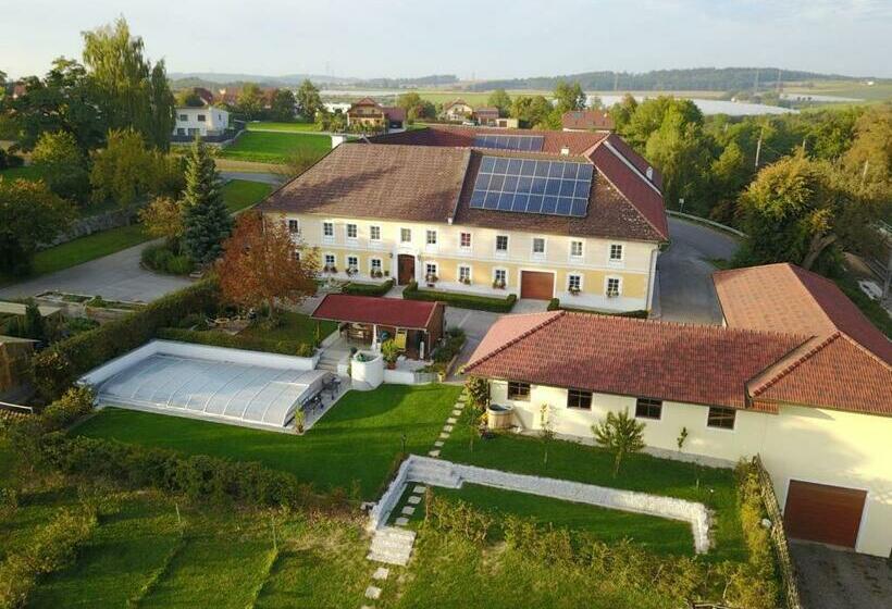 펜션 Lindenhof  Fam. Forstmayr