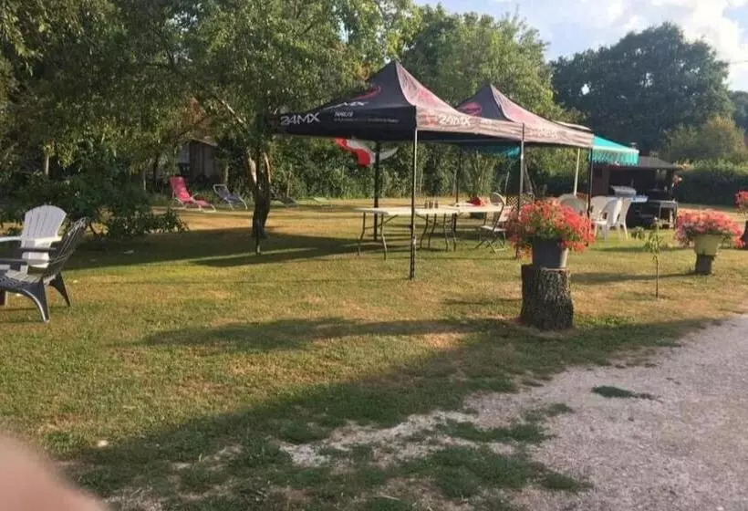 Aamiaismajoitus (B&B) Chambres Et Table D Hôtes Les Grivottes