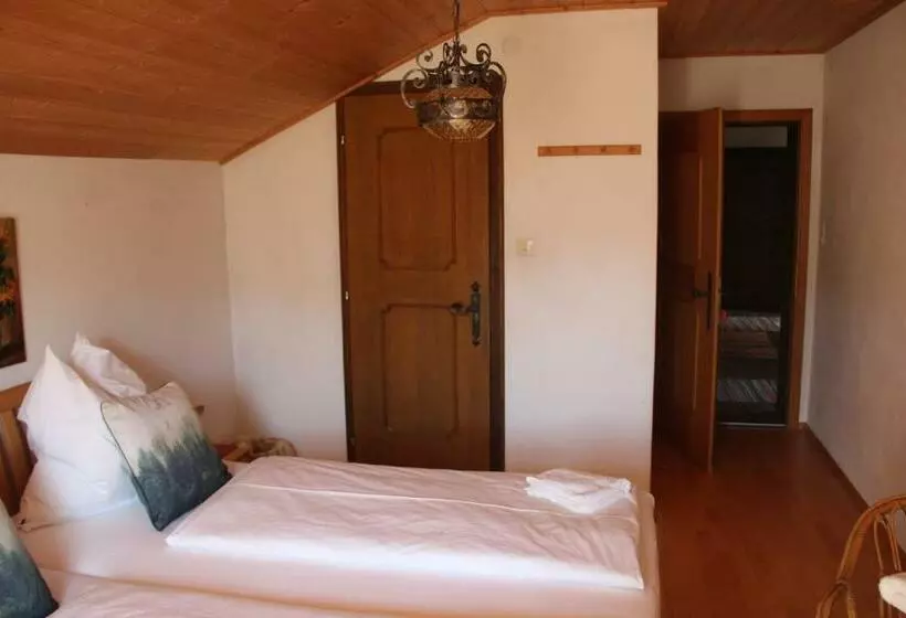 Aamiaismajoitus (B&B) Köstlhof, Familie Hassler