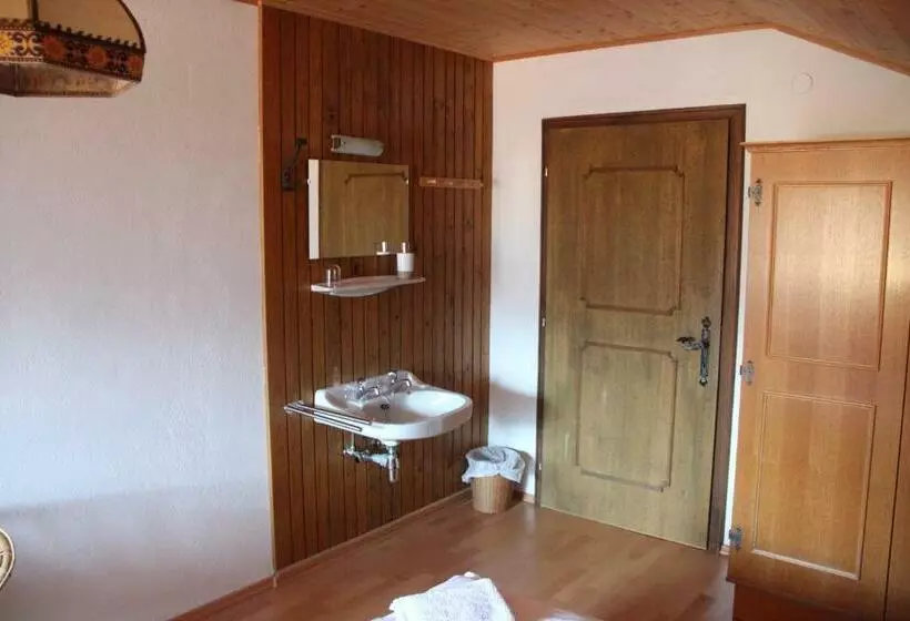 Aamiaismajoitus (B&B) Köstlhof, Familie Hassler