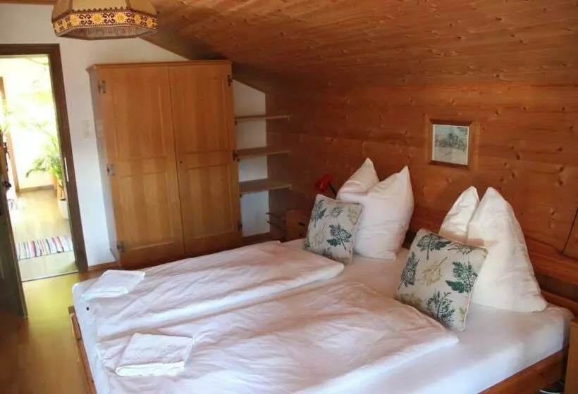 Aamiaismajoitus (B&B) Köstlhof, Familie Hassler