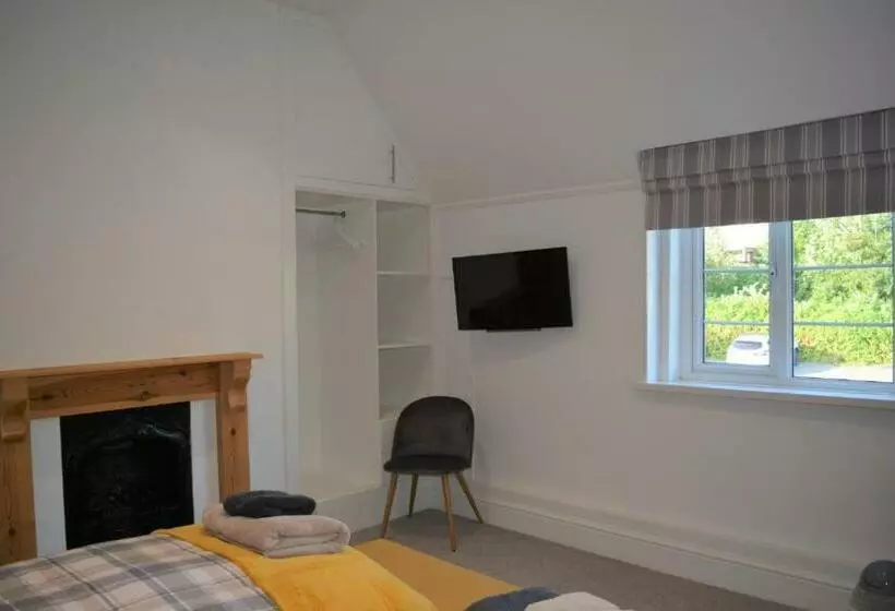 Hotelli Riverside House