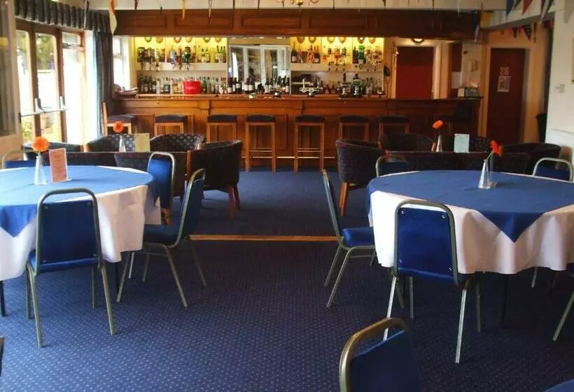 Hotelli Riverside House