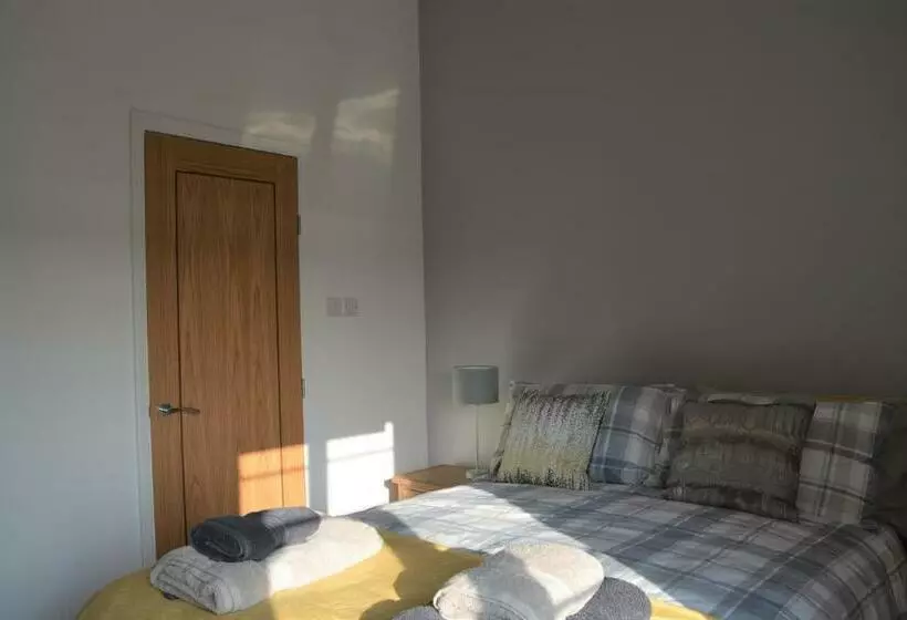 Hotelli Riverside House