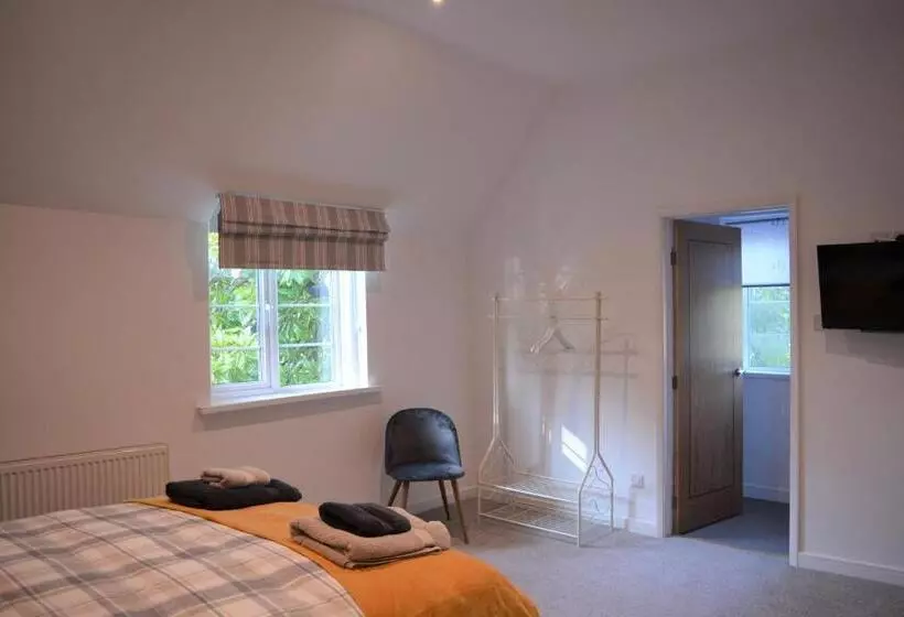 Hotelli Riverside House