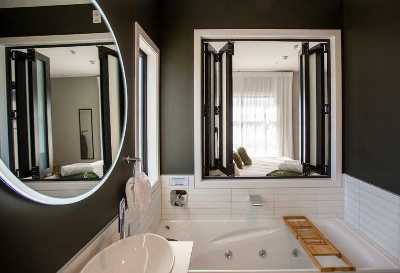 فندق على الطريق The Residence Fitzroy