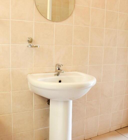 پانسیون Dumelang Executive Lodge Off Grid Solar Powered Midrand