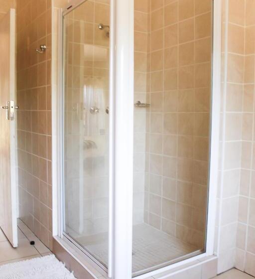 پانسیون Dumelang Executive Lodge Off Grid Solar Powered Midrand