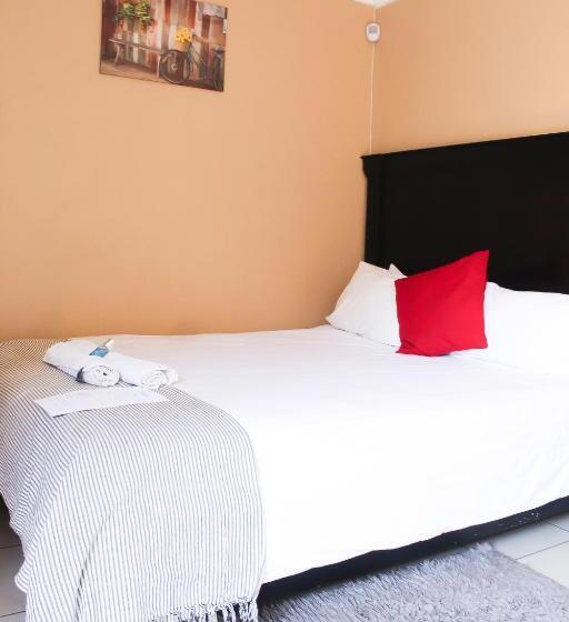 پانسیون Dumelang Executive Lodge Off Grid Solar Powered Midrand