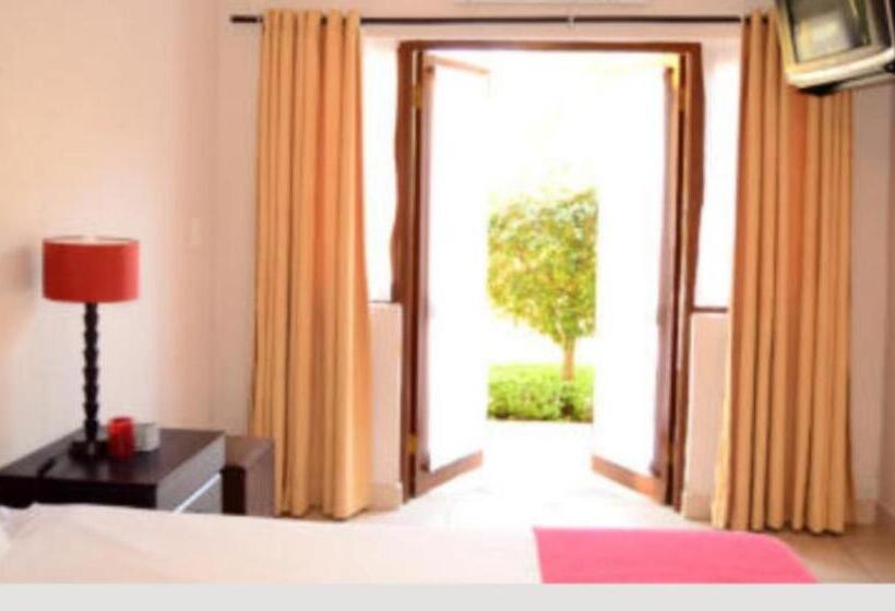 پانسیون Dumelang Executive Lodge Off Grid Solar Powered Midrand