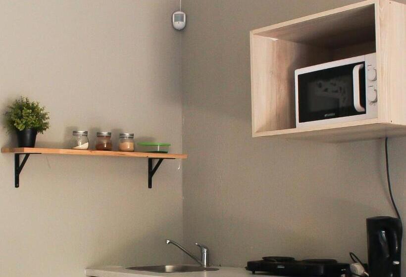 پانسیون Dumelang Executive Lodge Off Grid Solar Powered Midrand