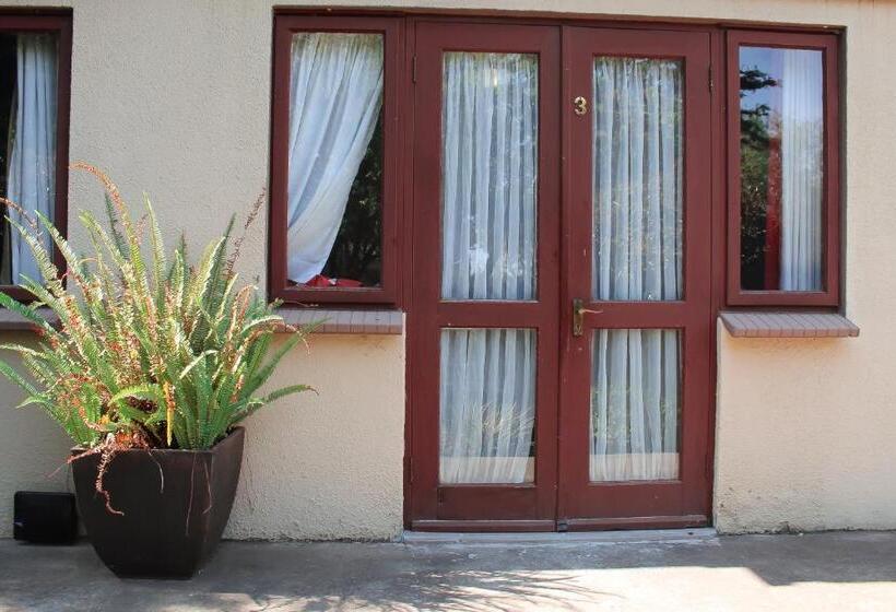 پانسیون Dumelang Executive Lodge Off Grid Solar Powered Midrand