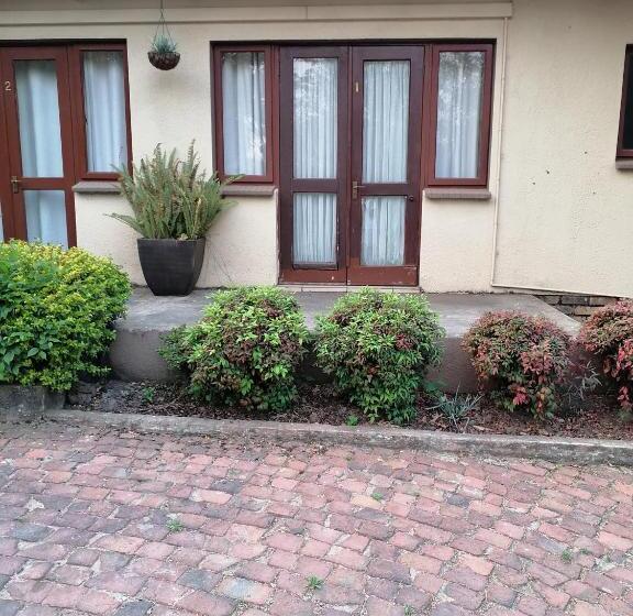 پانسیون Dumelang Executive Lodge Off Grid Solar Powered Midrand