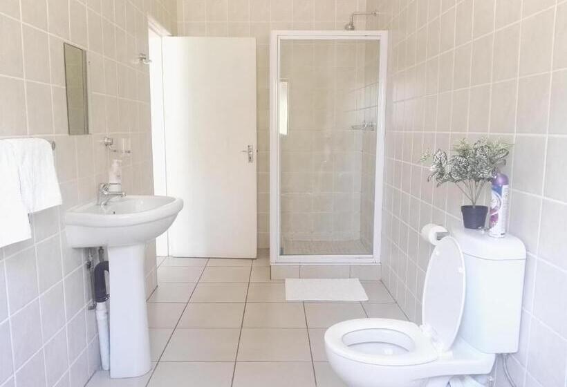 پانسیون Dumelang Executive Lodge Off Grid Solar Powered Midrand