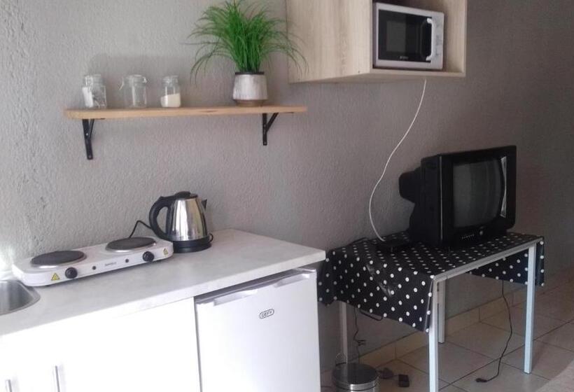 پانسیون Dumelang Executive Lodge Off Grid Solar Powered Midrand