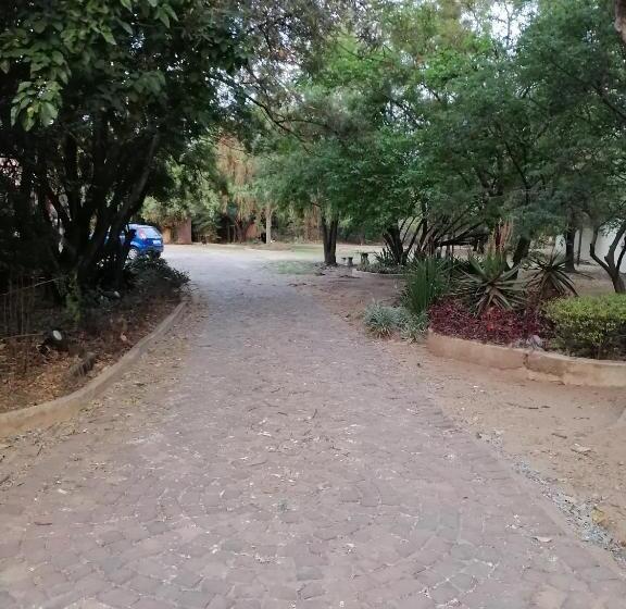 پانسیون Dumelang Executive Lodge Off Grid Solar Powered Midrand