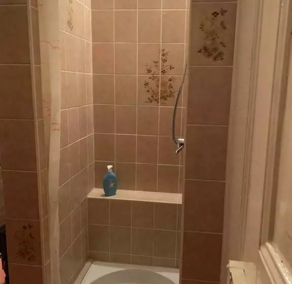 Aamiaismajoitus (B&B) Chambre Arnica Lit 140 Wifi Sdb Partagée