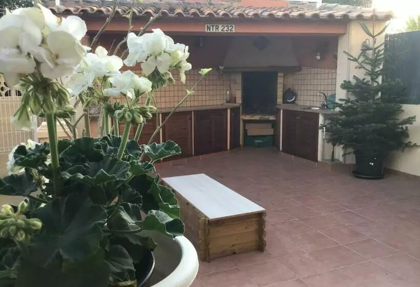 ベッドアンドブレックファースト Double Room With Shared Bathroom And Shared Communal Areas R4