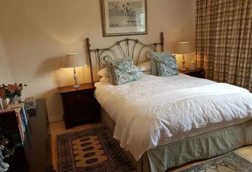 ベッドアンドブレックファースト Karibu Guest House
